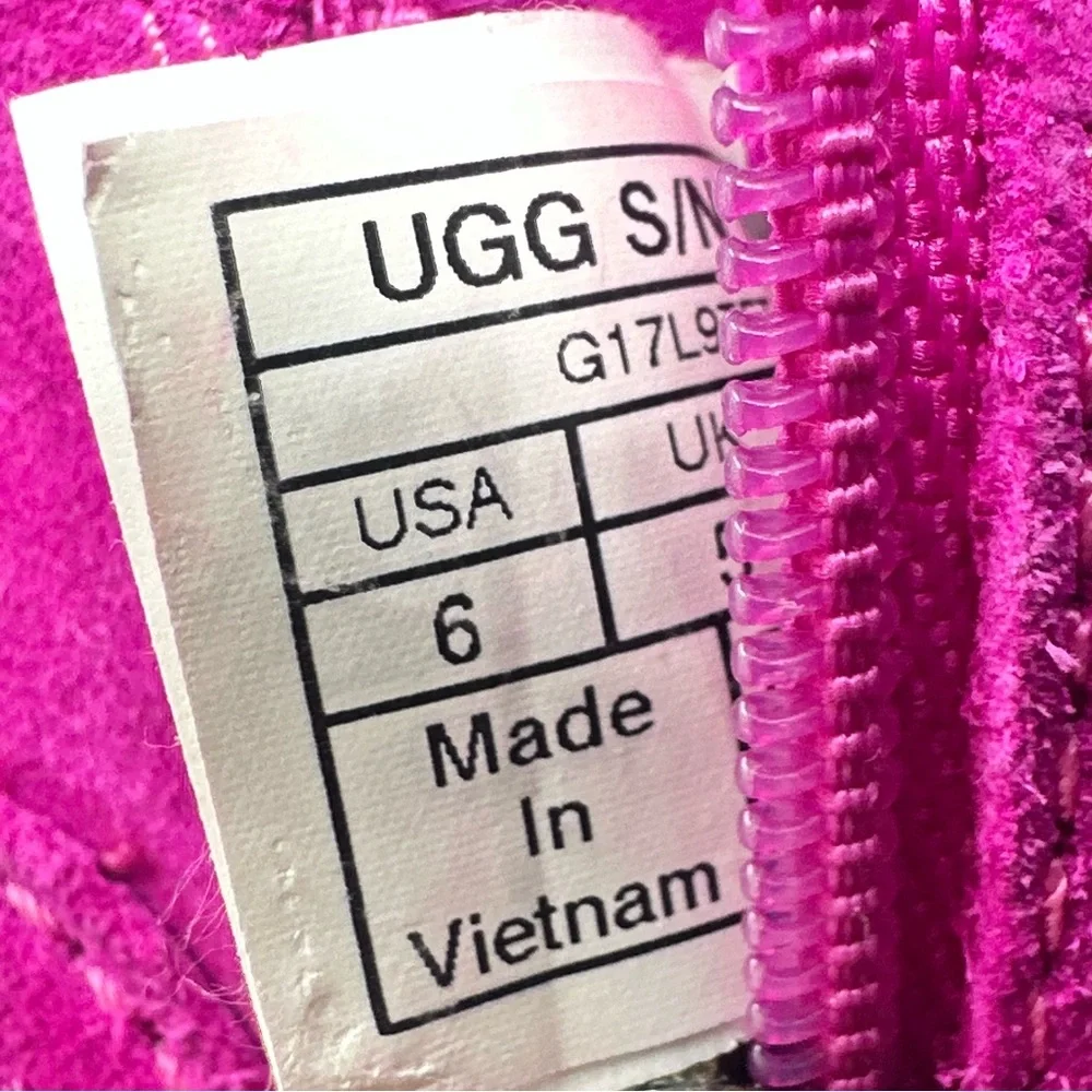 UGG Vibrant Pink Kids Boots sz.6c